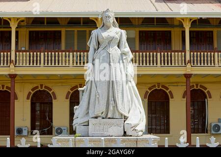 Statut de la reine Victoria Monument devant la haute cour à Georgetown Guyana Amérique du Sud Banque D'Images