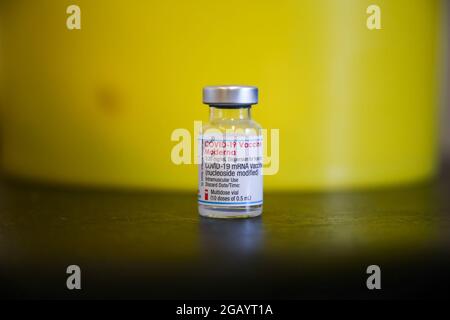 Londres, Royaume-Uni. 1er août 2021. Flacon contenant le vaccin Moderna Covid-19 vu dans un centre de vaccination de Londres. (Image de crédit : © Dinendra Haria/SOPA Images via ZUMA Press Wire) Banque D'Images