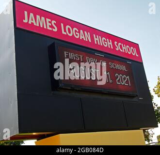 Premier jour de l'école 11 août 2021, panneau électronique à l'école secondaire James Logan à Union City, Californie, États-Unis Banque D'Images