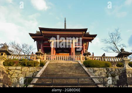 Kyoto, Japon - 14 décembre 2016 : vue sur le temple Kiyomizudera, Kyoto, Japon. Ce temple fait partie des monuments historiques de l'ancien Kyoto de l'UNESCO Banque D'Images
