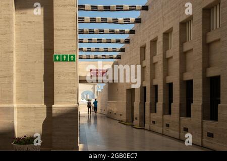 Doha, Qatar - 13 octobre 2019 : découvrez le village culturel de Katara, un secteur riverain avec un amphithéâtre, un musée, un centre de congrès, plus des boutiques, des restaurants Banque D'Images