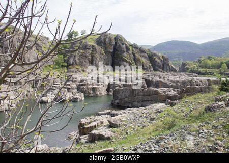 Sheytan Dere (rivière Shaitan) Canyon sous le barrage du réservoir Studen Kladenets, Bulgarie Banque D'Images