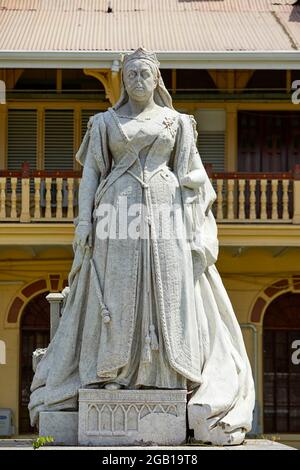 Statut de la reine Victoria Monument devant la haute cour à Georgetown Guyana Amérique du Sud Banque D'Images