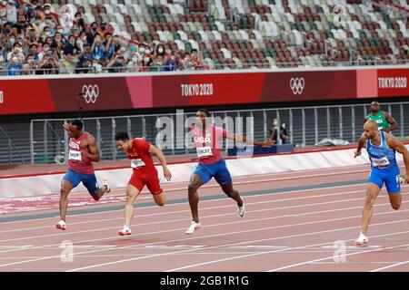 Tokyo, Kanto, Japon. 1er août 2021. De gauche à droite, Ronnie Baker (USA), Bingtian su (CHN), Fred Kerley (USA) et Lamont Marcell Jacobs (ITA) à la ligne d'arrivée de la finale masculine de 100m lors des Jeux Olympiques d'été de Tokyo 2020 au stade olympique. (Image de crédit : © David McIntyre/ZUMA Press Wire) Banque D'Images