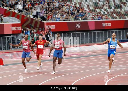 Tokyo, Kanto, Japon. 1er août 2021. De gauche à droite, Ronnie Baker (USA), Bingtian su (CHN), Fred Kerley (USA) et Lamont Marcell Jacobs (ITA) à la ligne d'arrivée de la finale masculine de 100m lors des Jeux Olympiques d'été de Tokyo 2020 au stade olympique. (Image de crédit : © David McIntyre/ZUMA Press Wire) Banque D'Images