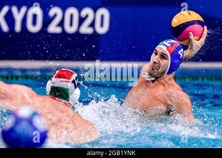 TOKYO, JAPON - 2 AOÛT : Pietro Figlioli, d'Italie, lors du match des hommes du tournoi de water-polo olympique de Tokyo 2020, entre l'équipe Hongrie et l'équipe Italie, au Tatsumi Waterpolo Centre, le 2 août 2021 à Tokyo, au Japon (photo de Marcel ter Pals/Orange Pictures) Banque D'Images