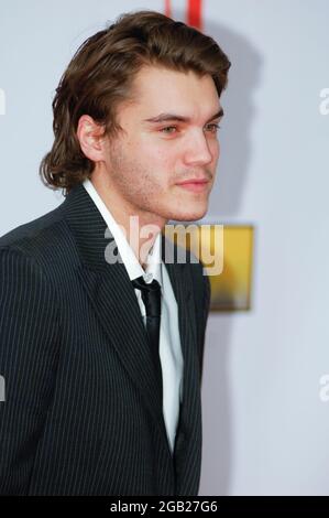 L'acteur Emile Hirsch assiste aux arrivées de tapis rouge pour les 12e critiquess' Choice Awards à l'auditorium civique de Santa Monica le 12 janvier 2007 à Santa Monica, Californie. Crédit: Jared Milgrim/l'accès photo Banque D'Images