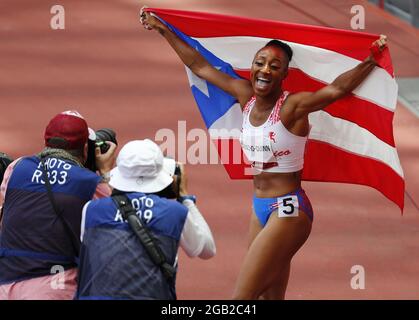 Tokyo, Japon. 1er août 2021. Jasmine Camacho-Quinn, de Porto Rico, célèbre après avoir remporté la médaille d'or dans le cadre de la compétition féminine de 100m haies lors des Jeux olympiques d'été de Tokyo, au Japon, le lundi 2 août 2021. Photo de Bob Strong/UPI. Crédit : UPI/Alay Live News Banque D'Images