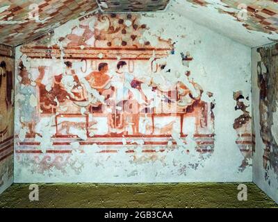 Mur peint en plein air à la tombe del Triclinio (tombe du Triclinium) du 5e siècle av. J.-C. - Musée archéologique national de Tarquinia, Italie Banque D'Images