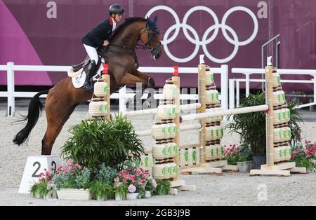 Tokyo, Japon. 02 août 2021. Tokyo, Japon. 02 août 2021. Sports équestres/Evesting : Jeux Olympiques, individuel, saut de spectacle, Baji Koen Equestrian Park. Tom McEwen de Grande-Bretagne sur Toledo de Kerser en action. Credit: Friso Gentsch/dpa/Alay Live News Banque D'Images