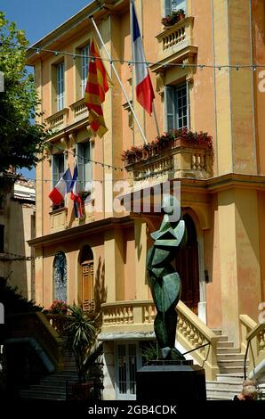 La Vençoise / la femme de Vence - sculpture de Jim Ritchie, place Clemenceau, Vence, Côte d'Azur Banque D'Images