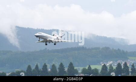 Zeltweg, Autriche SEPTEMBRE, 6, 2019 un jet d'affaires d'entreprise de luxe pour l'atterrissage d'un homme d'affaires milliardaire. Dassault Falcon 900EX par The Flying Bulls of Red Bull Banque D'Images