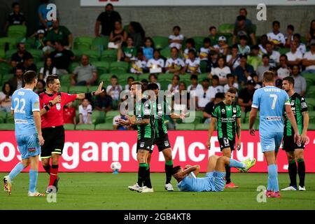 Melbourne, Australie, 1er avril 2021. : Alessandro Diamanti de Western United devient émotionnel pendant le match de football Hyundai A-League entre Western United FC et Melbourne City FC. Crédit : Dave Helison/Speed Media/Alamy Live News Banque D'Images