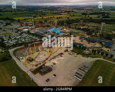 Le nouveau Rollercoaster en boucle de 10 devrait ouvrir en 2022 au parc à thème Flamingo Land Malton Pickering York Aerial Drone Banque D'Images