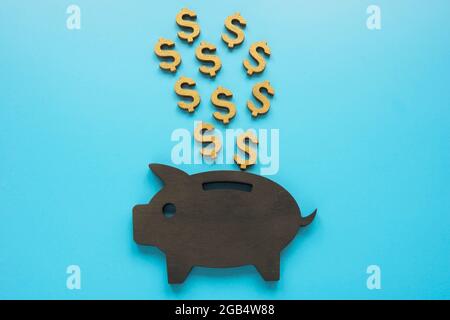 Concept de compte d'épargne. Banque de piggy pour l'argent et les signes de dollar. Banque D'Images