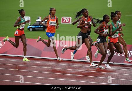 Tokyo, Japon. 2 août 2021. Les athlètes participent à la finale féminine de 5000m aux Jeux Olympiques de Tokyo 2020 à Tokyo, au Japon, le 2 août 2021. Credit: Du Yu/Xinhua/Alay Live News Banque D'Images