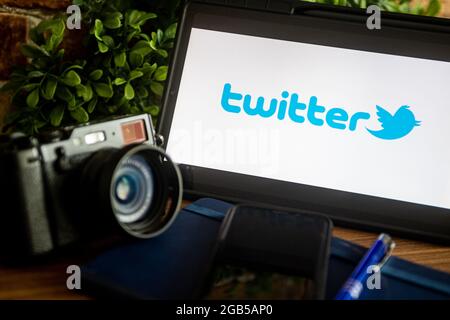 Pologne. 02 août 2021. Dans cette illustration, un logo Twitter apparaît sur une tablette. (Photo de Mateusz Slodkowski/SOPA Images/Sipa USA) crédit: SIPA USA/Alay Live News Banque D'Images