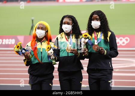 Shelly-Ann FRASER-PRYCE (JAM) 2e médaille d'argent, Elaine THOMPSON (JAM) lauréate Médaille d'or, Shericka JACKSON (JAM) 3e médaille de bronze lors des Jeux Olympiques Tokyo 2020, cérémonie de la médaille de 100m des femmes athlétiques le 1er août 2021 au stade olympique de Tokyo, Japon - photo Yuya Nagase / photo Kishimoto / DPPI Banque D'Images