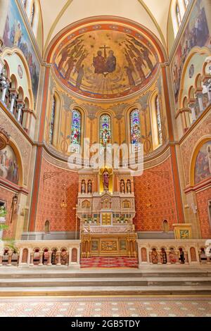 VIENNE, AUSTIRA - JUNI 18, 2021: La nef de l'église Herz Jesu. Banque D'Images