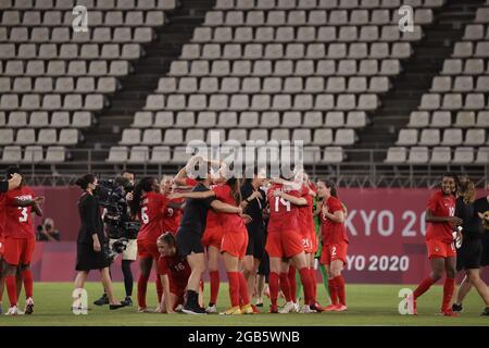 Tokyo, Japon. 02 août 2021. Les joueurs du Canada célèbrent au coup de sifflet final pendant les Jeux Olympiques Tokyo 2020, demi-finale des femmes de football entre les États-Unis et le Canada le 2 août 2021 au stade Ibaraki Kashima à Kashima, Japon - photo Kishimoto/DPPI crédit: Agence de photo indépendante/Alamy Live News Banque D'Images