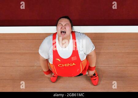 Tokyo. 2 août 2021. Li Wenwen, de Chine, célèbre la victoire de la finale de 87 kg des femmes d'haltérophilie aux Jeux Olympiques de Tokyo en 2020, à Tokyo, au Japon, le 2 août 2021. Credit: Xu Zijian/Xinhua/Alamy Live News Banque D'Images