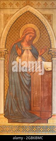 VIENNE, AUSTIRA - JUNI 24, 2021: La fresque de la Vierge Marie de la scène d'Annonciation dans l'église Marienkirche probablement par Joseph Dragan (1905). Banque D'Images