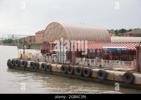 Woodside Birkenhead rivière Mersey ferry Banque D'Images