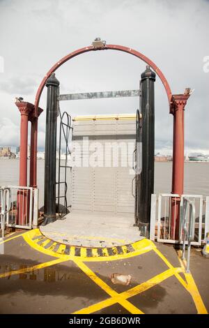 Woodside Birkenhead rivière Mersey ferry Banque D'Images