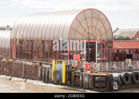 Woodside Birkenhead rivière Mersey ferry Banque D'Images