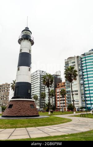 Phare dans le district de Miraflores de Lima, Pérou Banque D'Images