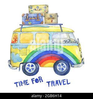 Bus hippie jaune à l'ancienne avec valises, peint dans des couleurs arc-en-ciel. Illustration de peinture aquarelle, isolée sur fond blanc. Banque D'Images