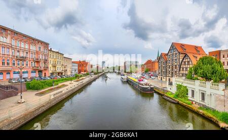 Vue panoramique sur Bydgoszcz, Pologne. Rivière BRDA et bâtiments de la vieille ville Banque D'Images