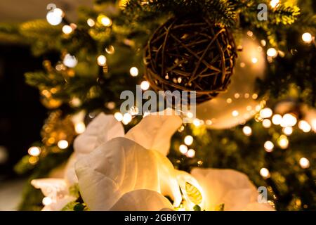 Concept de Noël avec décoration et arrière-plan des ligths de bokeh Banque D'Images