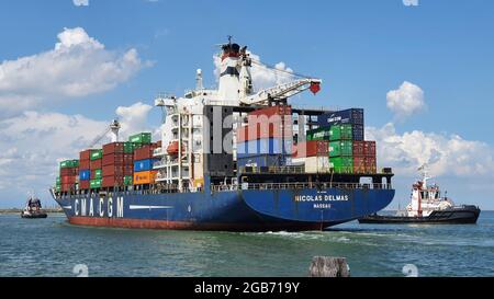 Le navire à conteneurs CMA CGM Nicolas Delmas arrive au port de Venise le 02 2021 août Banque D'Images