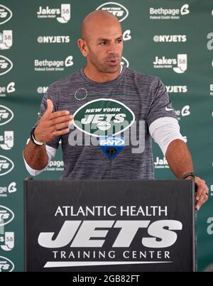 2 août 2021, Florham Park, New Jersey, Etats-Unis: Robert Saleh, entraîneur-chef des New York Jets, parle aux journalistes du Centre de formation des Atlantic Health Jets, Florham Park, New Jersey. Duncan Williams/CSM Banque D'Images