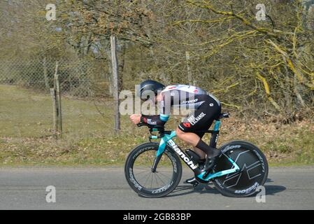 Gien, France. 09e mars 2021. Kaden Groves (équipe BikeExchange) vu en action pendant le procès individuel.la 79e course cycliste Paris-Nice 2021 a eu lieu du 07 au 14 mars 2021. La troisième étape consistait en un essai individuel de temps autour de la ville de Gien de 14.4 km et a eu lieu le 09 mars 2021. Le gagnant de la scène est le Suisse Stefan Bissegger de l'équipe EF Nippo. Le vainqueur de la course est Maximilian Schachmann (équipe Bora-Hansgrohe). (Photo de Laurent Coust/SOPA Images/Sipa USA) crédit: SIPA USA/Alay Live News Banque D'Images