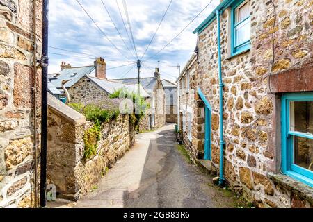 Jolies cottages en pierre dans le village de pêcheurs de Mousehole, Penwith Peninsula, Cornwall, Royaume-Uni Banque D'Images