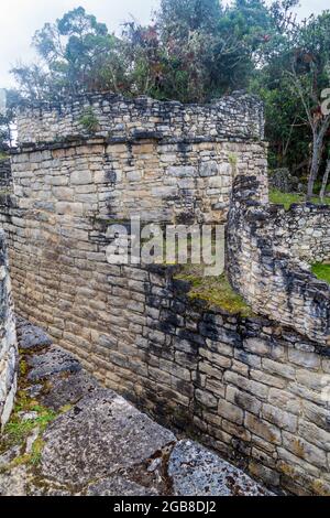 Murs en pierre aux ruines de Kuelap, au nord du Pérou Banque D'Images