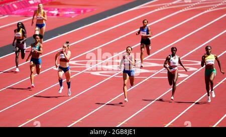 Jeux olympiques de Tokyo 2020 - Athlétisme - 400m féminin - 1ère partie - Stade olympique, Tokyo, Japon - 3 août 2021. Les athlètes rivalisent AVEC REUTERS/Aleksandra Szmigiel