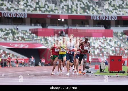 Tokyo, Japon. 3 août 2021. KERR Josh (GBR), CHERUIYOT Timothy (KEN) Athlétisme : le 1500m Round 1 des hommes lors des Jeux Olympiques de Tokyo 2020 au Stade National de Tokyo, Japon . Crédit: Daisuke Asauchi/AFLO SPORT/Alay Live News Banque D'Images