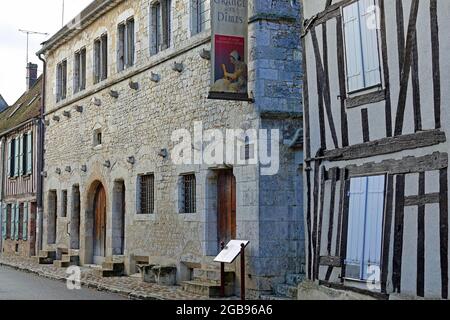 Grange de la dîme, Grange aux dimes, cité médiévale de Provins, classée au patrimoine mondial culturel et naturel de l'UNESCO depuis 2001, département de Seine-et-Marne Banque D'Images