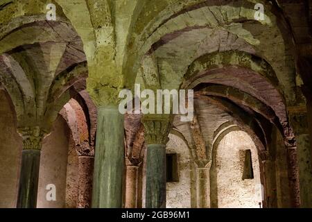 Crypte de la cathédrale de S. Maria Assunta à cielo, Sutri, province de Viterbo, région du Latium, Italie Banque D'Images