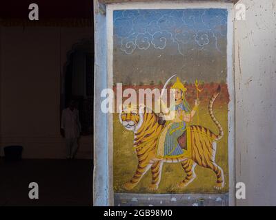 Personne à cheval sur un tigre, motif traditionnel, fresque, fort Mehrangarh, Jodhpur, Rajasthan, Inde Banque D'Images