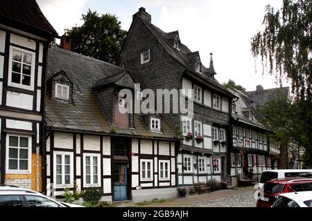 Liebfrauengasse, maisons à colombages, vieille ville, site du patrimoine mondial de l'UNESCO, Goslar, Harz, Basse-Saxe, Allemagne Banque D'Images