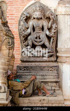 Bhaktapur et Katmandou 2013. Tremblement de terre pré-Népal. Maintenant lourdement endommagé et détruit Banque D'Images