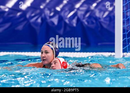 TOKYO, JAPON - AOÛT 3 : Melissa Seidemann des États-Unis, Elyse Lemay-Lavoie du Canada pendant le match de quart-finale des femmes du tournoi de water-polo olympique de Tokyo 2020 entre le Canada et les États-Unis au Tatsumi Waterpolo Centre le 3 août 2021 à Tokyo, Japon (photo de Marcel ter Bals/Orange Pictures) crédit : Orange pics BV/Alay Live News Banque D'Images