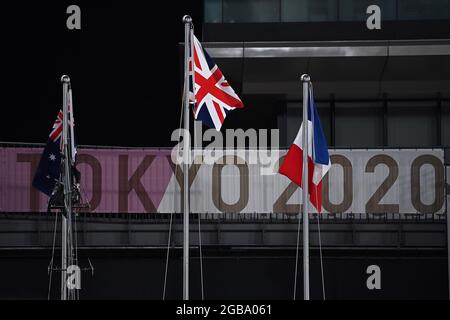 Tokyo, Japon. 02 août 2021. Evotant le saut d'obstacles. Parc équestre. 1-1. 2Chome. Kamiyoga. Setagaya. Tokyo. Le drapeau de l'Union vole le plus haut. Crédit Garry Bowden/Sport en images/Alamy Live News crédit: Sport en images/Alamy Live News Banque D'Images