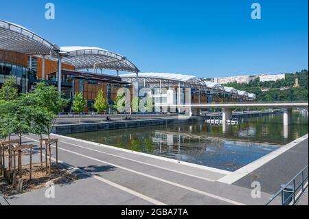 Le complexe commercial de la Confluence, Lyon, France Banque D'Images