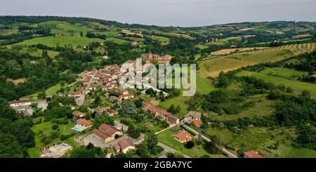 vue aérienne sur saint antoine l'abbaye sur isere en france Banque D'Images