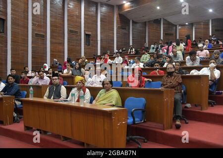 Jaipur, Inde. 1er août 2021. Le journaliste Harshvardhan Tripathi s'adresse à la conférence sur l'éducation 'Taleem-o-Tarbiyat', le programme de développement des compétences en littératie financière et marchés des capitaux et la conception pour les minorités et les secteurs défavorisés de la société tenue à Jaipur. (Photo de Shaukat Ahmed/Pacific Press/Sipa USA) crédit: SIPA USA/Alay Live News Banque D'Images